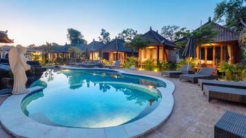 Outdoor pool, pool loungers