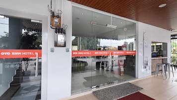 Pintu masuk properti