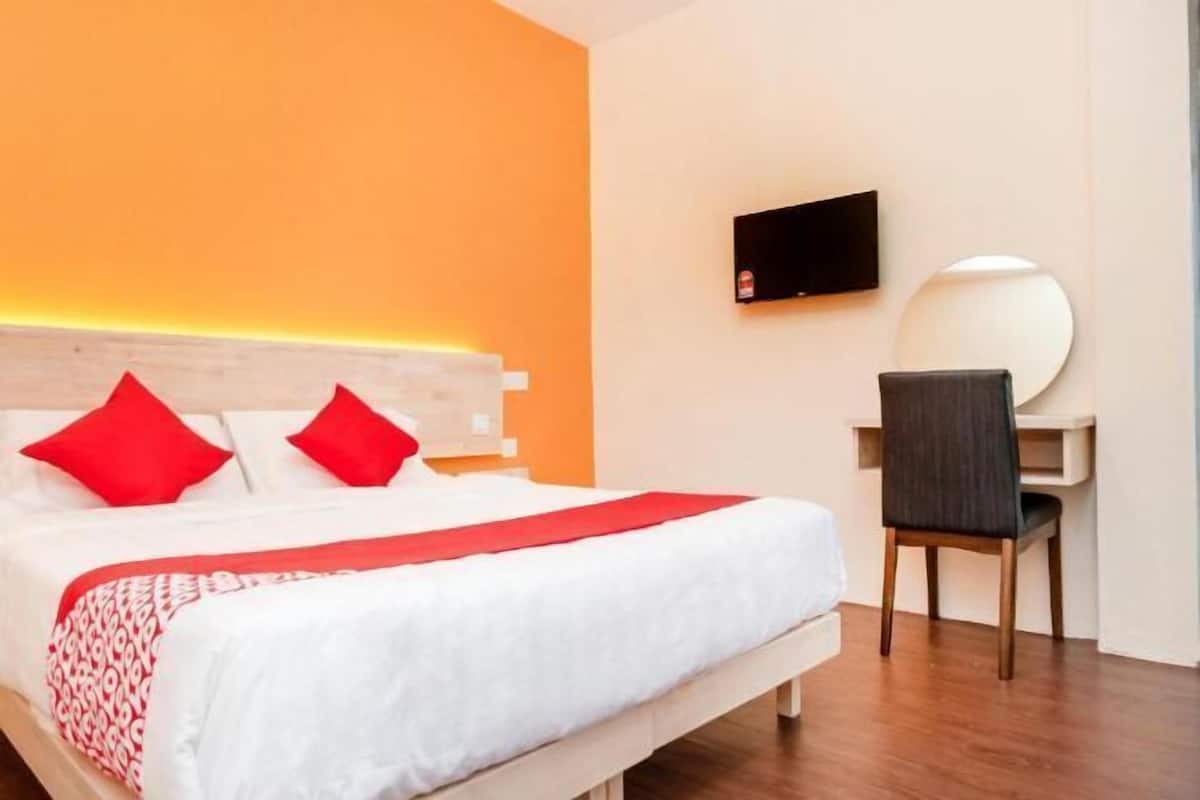 Desk, free WiFi, bed sheets