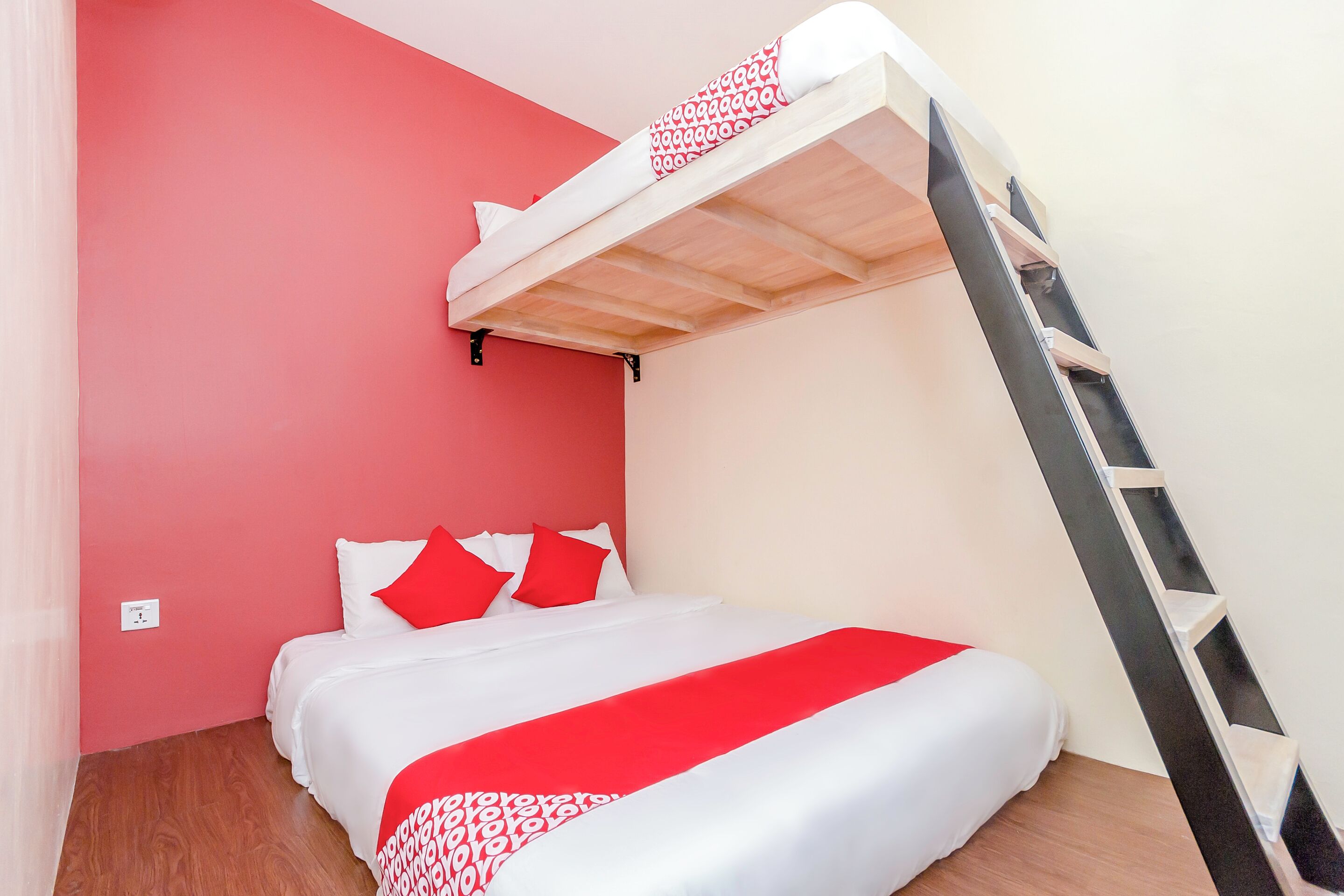 Desk, WiFi (free), bed sheets