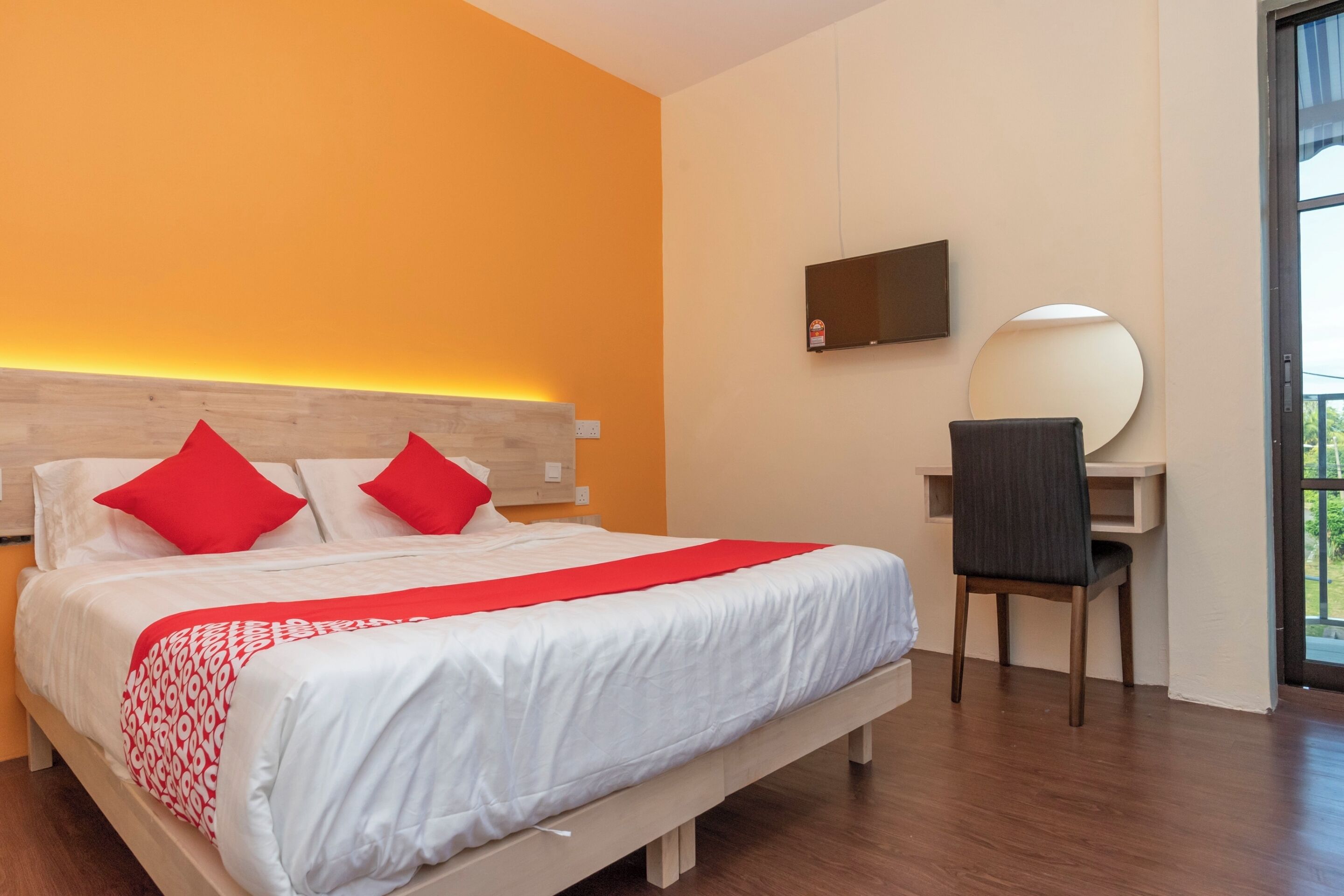 Desk, WiFi (free), bed sheets