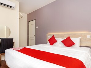 Deluxe Double Room, 1 King Bed | Desk, free WiFi, bed sheets - OYO 778 BMW 2 Hotel (Muar)