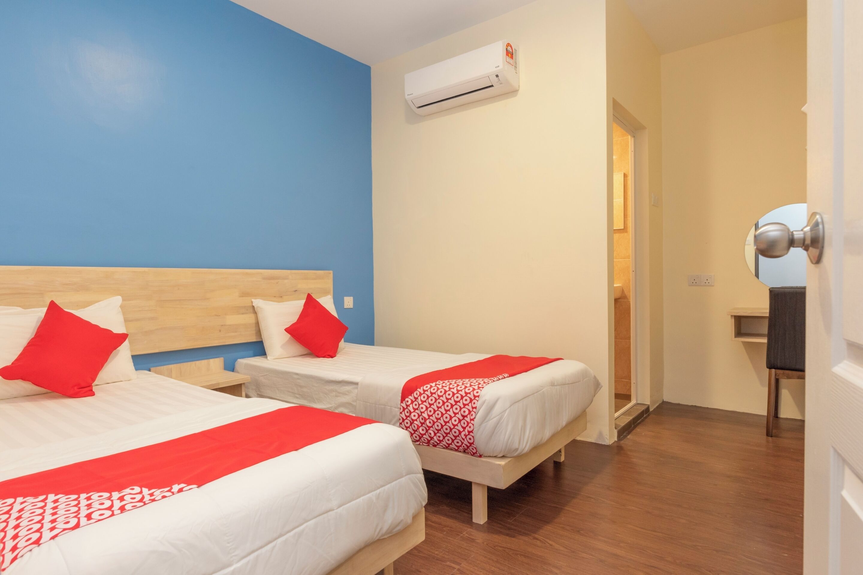 Desk, WiFi (free), bed sheets