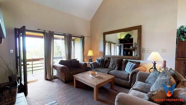 Televisión y chimenea