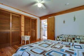 2 bedrooms, desk, iron/ironing board, free WiFi