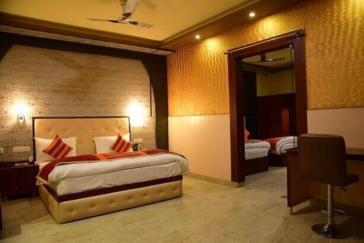 Premium bedding, down duvets, pillow-top beds, in-room safe