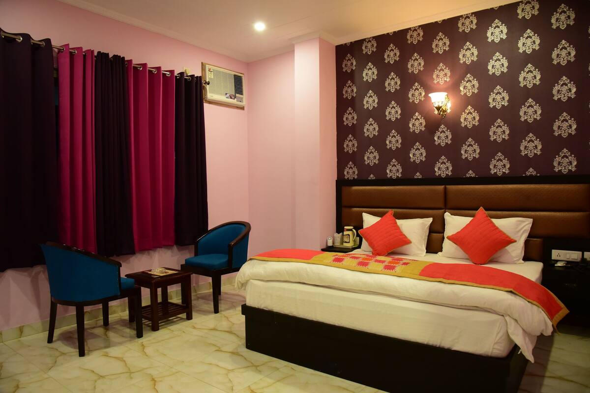 Premium bedding, down duvets, pillow-top beds, in-room safe