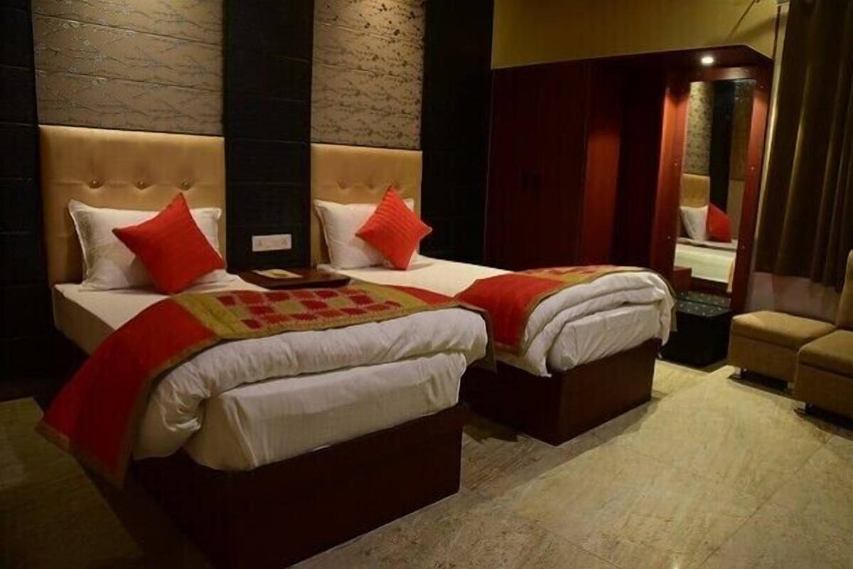 Premium bedding, down duvets, pillow-top beds, in-room safe