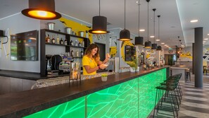 Bar (on property) - Holiday Inn - the niu, Fury Aschheim Messe by IHG (Aschheim)
