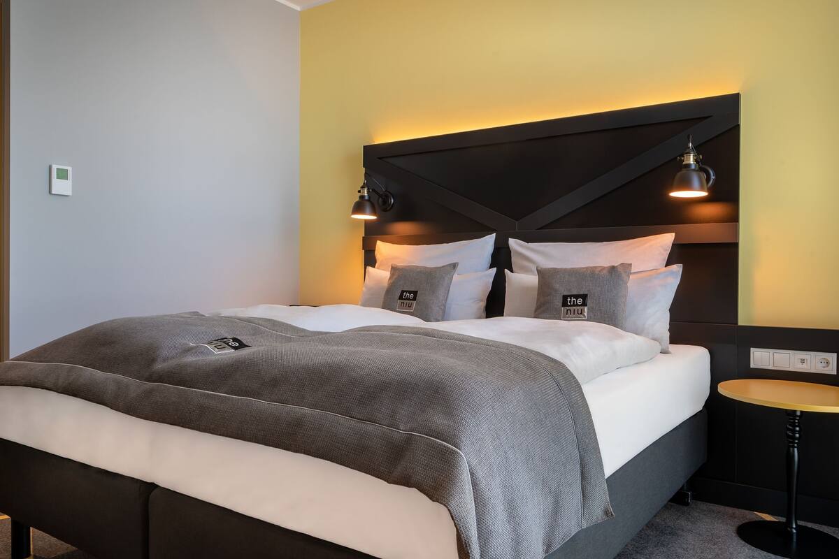 Zimmersafe, Verdunkelungsvorhänge, schallisolierte Zimmer