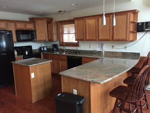 Fridge, microwave, oven, stovetop - Wooded Chalet- Lg 6 BR 'Chipmunk Lodge' W/ Hot Tub /Pool Table - Linens Included (Lake Harmony)