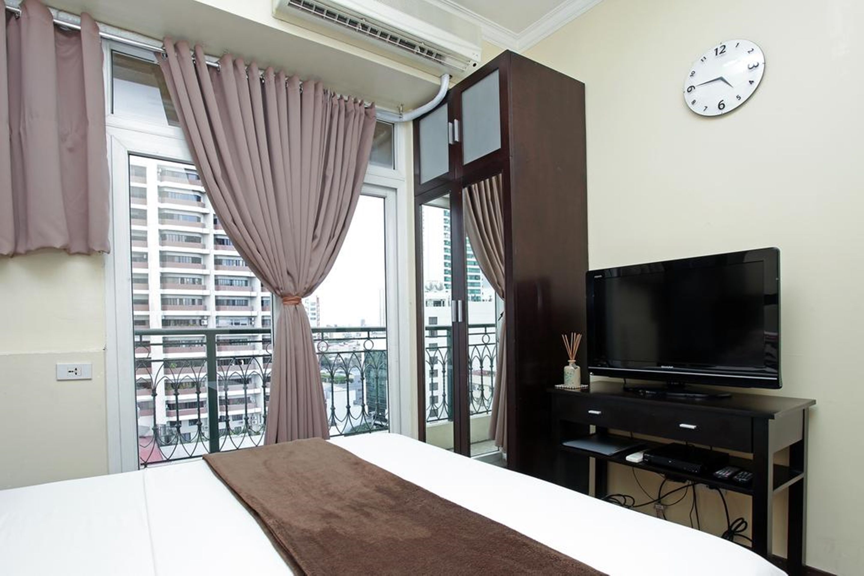 1 bedroom, in-room safe, individually decorated, individually furnished