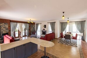 Huvila, 3 makuuhuonetta | Oleskelualue | LCD-televisio