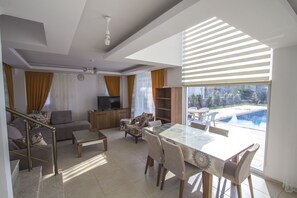 Villa | Ruang tamu | TV LCD 