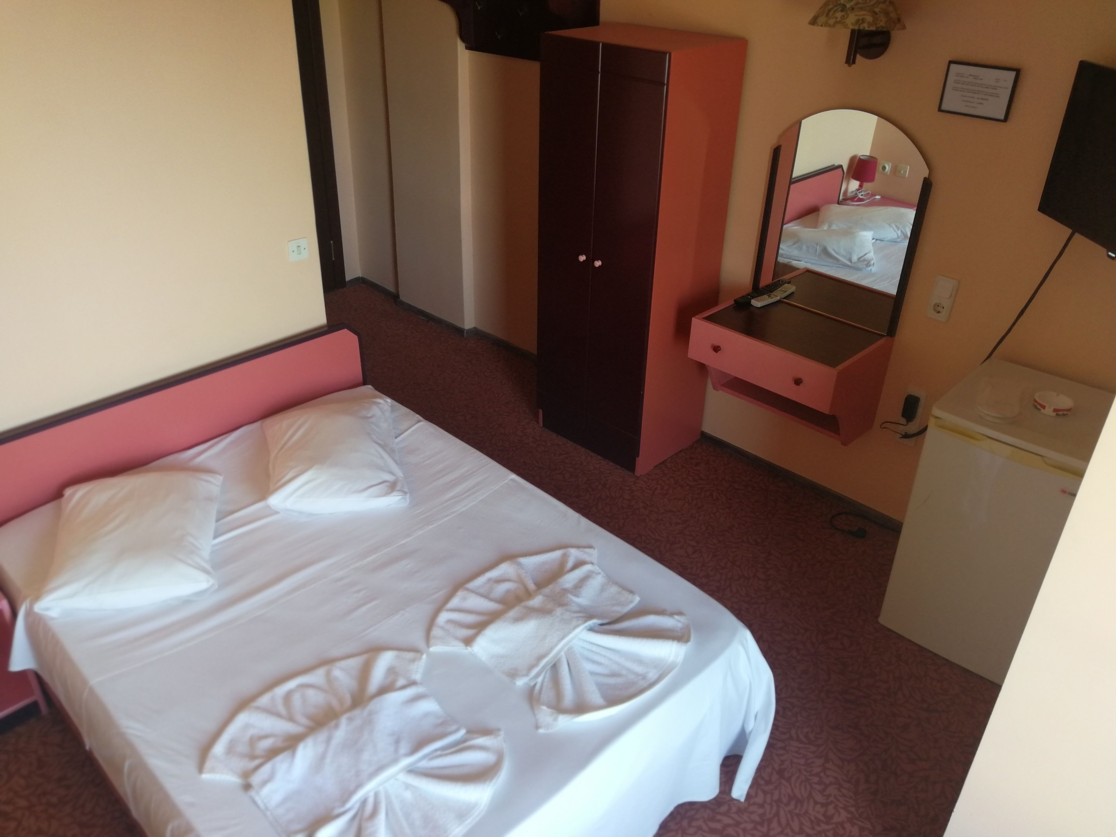  セーフティボックス (室内)、WiFi (無料)、ベッドシーツ