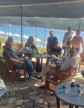 Private beach, sun-loungers, beach umbrellas - Teras Motel (Foça)