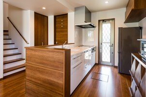 Full-sized fridge, microwave, stovetop, coffee/tea maker