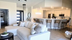 Smart TV, fireplace, stereo