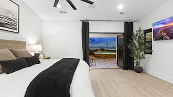4 bedrooms, desk, iron/ironing board, travel crib