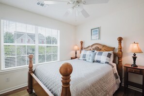 3 bedrooms, in-room safe, desk, iron/ironing board - Blufton, Hilton Head Is SC. Vacation home. 3BR. 2BA Sleeps 6. 1 Night Min Stay. (Bluffton)