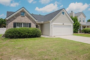 Exterior - Blufton, Hilton Head Is SC. Vacation home. 3BR. 2BA Sleeps 6. 1 Night Min Stay. (Bluffton)