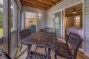 Dining - Golf Course Condo with Pools & Family Fun! (New Bern)