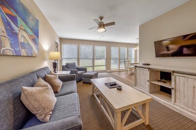 Condo right on the Golf Course!