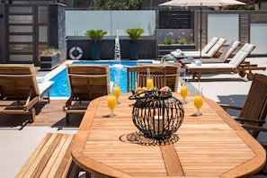 Seasonal outdoor pool, open 9:00 AM to 9:00 PM, pool umbrellas - Sun Ray Luxury Apartments (Chania)