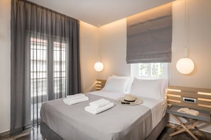 In-room safe, desk, laptop workspace, soundproofing - Sun Ray Luxury Apartments (Chania)