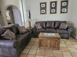 Smart TV, fireplace, DVD player - Cozy Sedona Get-Away Sleeps 6 (Sedona)