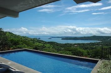Beautiful Pool with spectacular ocean view