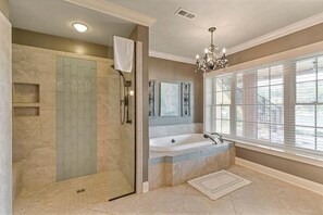 Baignoire, séchoir à cheveux