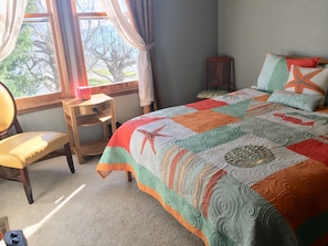 5 bedrooms, iron/ironing board, free WiFi, bed sheets