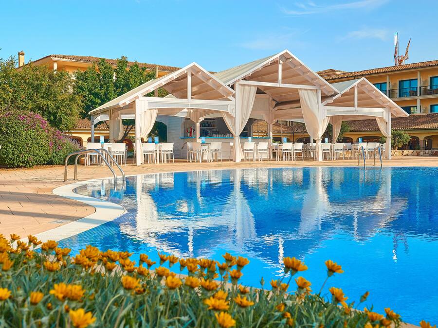 Indoor pool, outdoor pool, open 8:00 AM to 8:00 PM, pool loungers