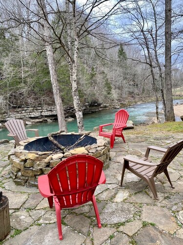 Tucked in nature riverside-fire pit, hiking, fishing, boating