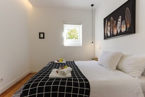 Apartment, 2 Schlafzimmer, Balkon | 2 Schlafzimmer, laptopgeeigneter Arbeitsplatz, Bügeleisen/Bügelbrett