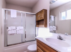 Hårtørrer, håndklæder