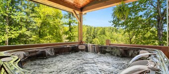 2019 Newly Built ~ LUXURY Cabin ~ 23 Acre Estate ~ Hot Tub ~ 8 miles to Downtown