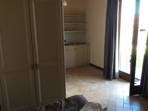Junior Suite, Kitchenette | Room amenity
