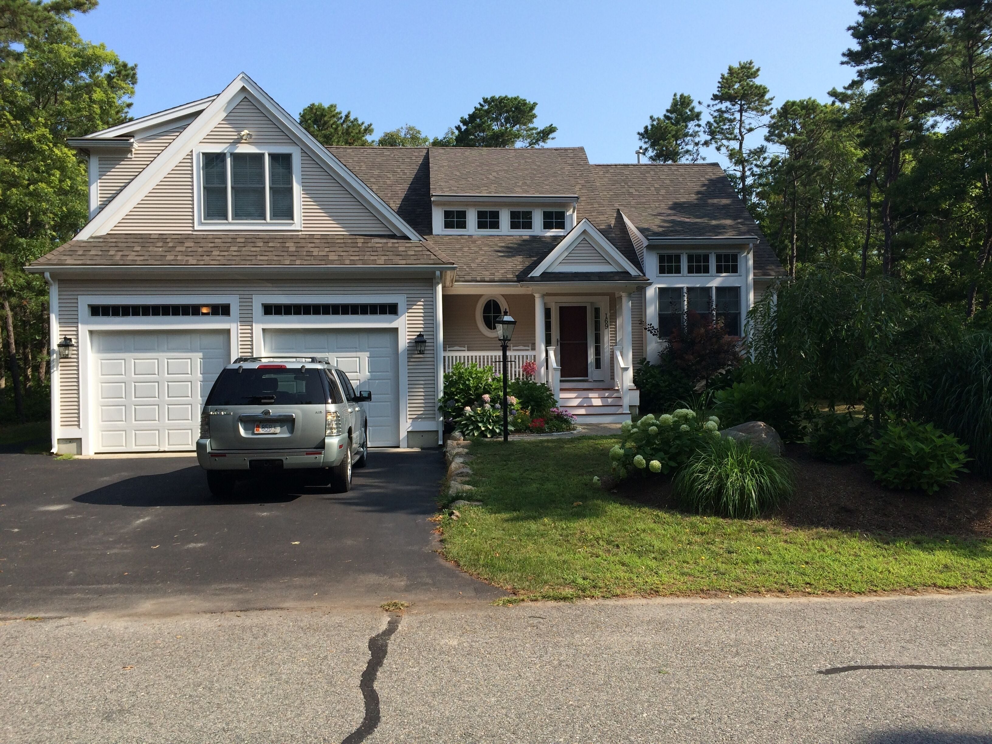 Mashpee Vacation Home. Walking distance to South Cape Beach. 3-5 Bdrm. 2.5 Baths