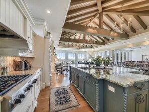 Frigorifero, microonde, forno, lavastoviglie