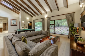 奢華別墅, 4 間臥室 | 客廳 | 平面電視