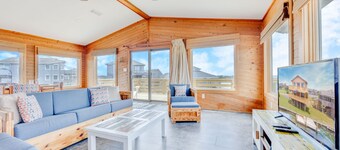 Canalfront Dog Friendly w/ Hot Tub, Boat Dock, Easy Windsports Access, Kayaks