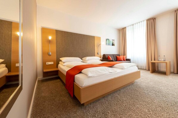 Zimmersafe, Schreibtisch, Bügeleisen/Bügelbrett, kostenloses WLAN