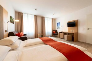 In-room safe, desk, iron/ironing board, free WiFi - Hotel Gasthof Krone (Niederstetten)