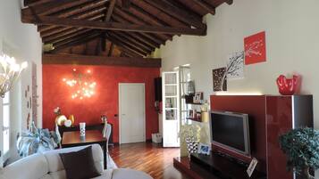 Smart-TV, Videospielkonsole, DVD-Player, BĂŒcher