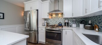 10 BR/6 BA, Elevator, Wesley Ave, close to everything heart of OCNJ, sleeps 28