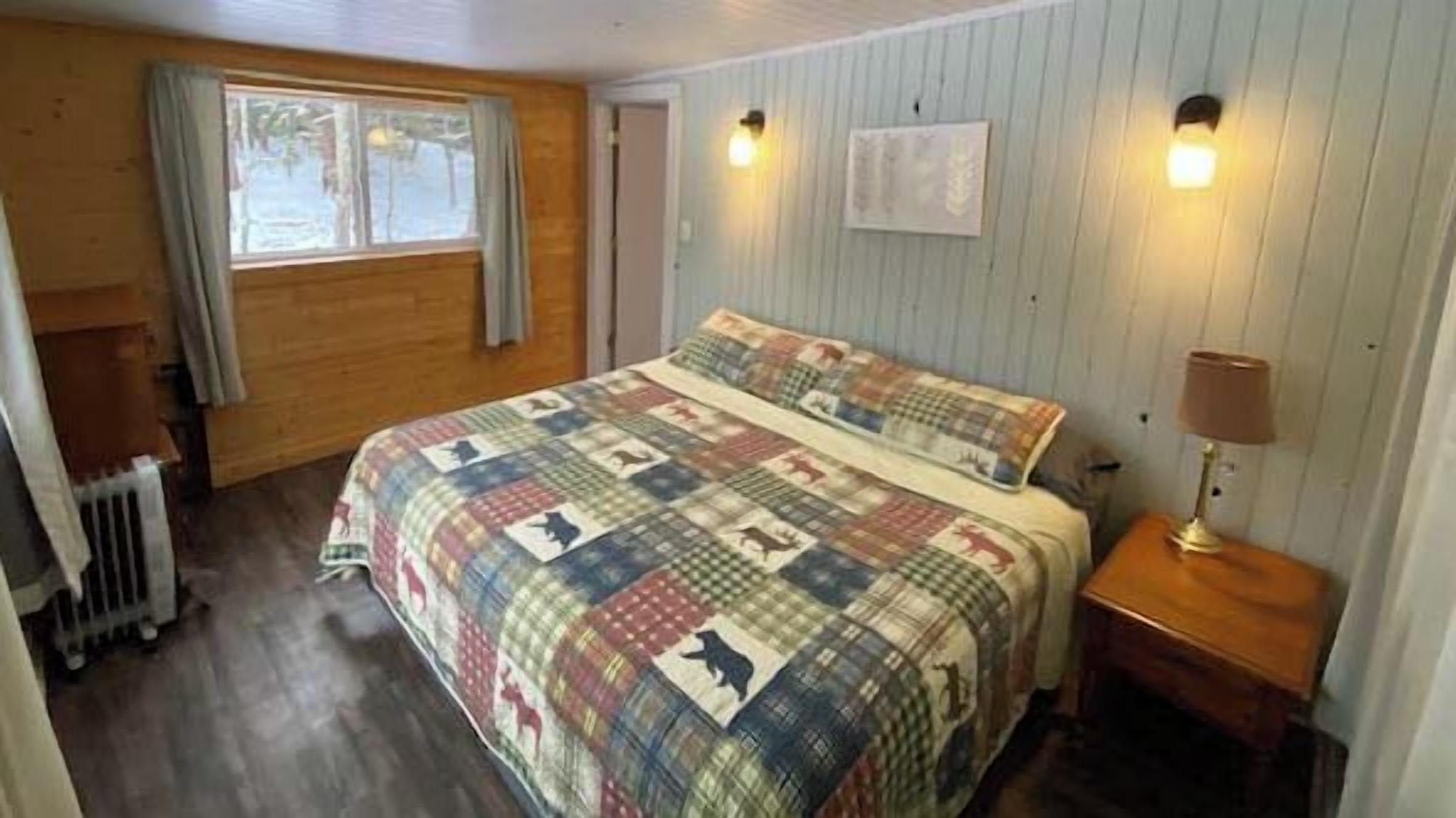 3 bedrooms, travel cot, free WiFi, bed sheets