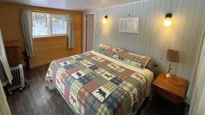 3 bedrooms, travel crib, free WiFi, bed sheets