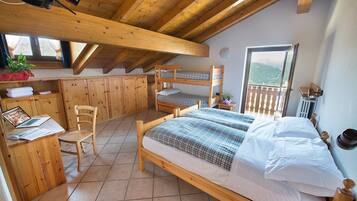 Quarto família | Individualmente decorados, individualmente mobiliados